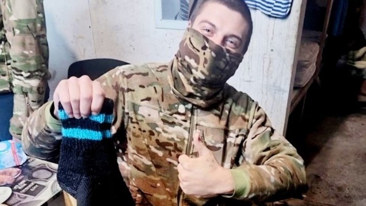 Жители Иванова связали для бойцов в зоне СВО около 2500 пар носков