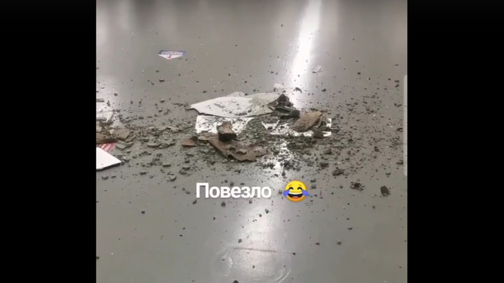 В одном из торговых центров Кузбасса рухнул потолок