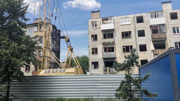 В Новосибирске начали сносить пострадавший от взрыва дом на Линейной