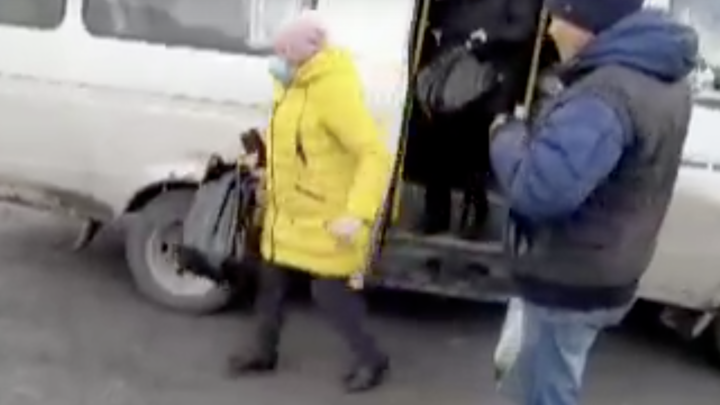 В Челябинской области пассажиров междугородного автобуса высадили на трассе
