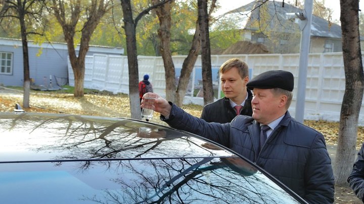 Локоть потребовал проверить законность продажи четырёх машин из автопарка мэрии Новосибирска