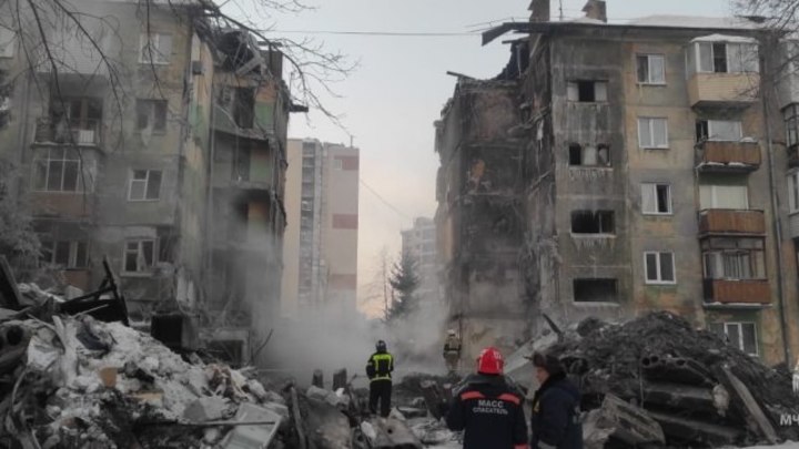 Число погибших после обрушения подъезда в Новосибирске выросло до 13 человек
