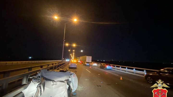 Водителя ослепило солнце: полиция занялась массовым ДТП с автобусом на дамбе