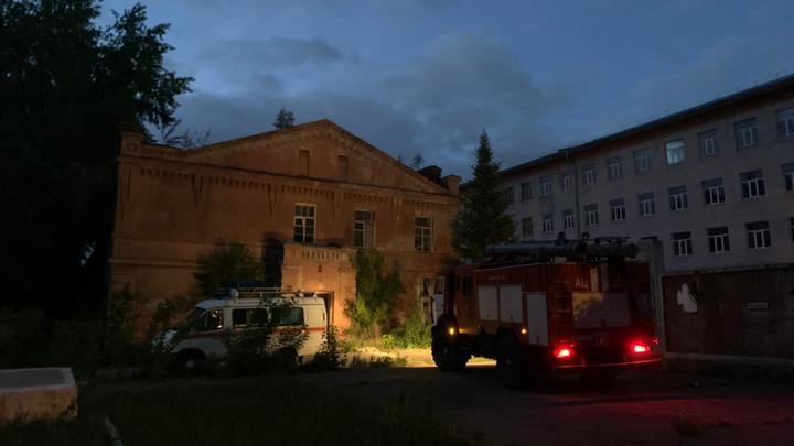 Спасатели завершили поиск людей под завалами обрушившегося здания в Новосибирске