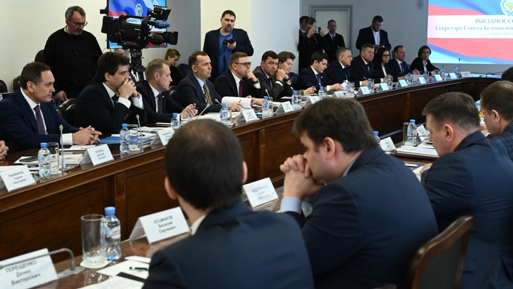 Шумков обсудил промышленную безопасность с секретарём Совбеза Патрушевым
