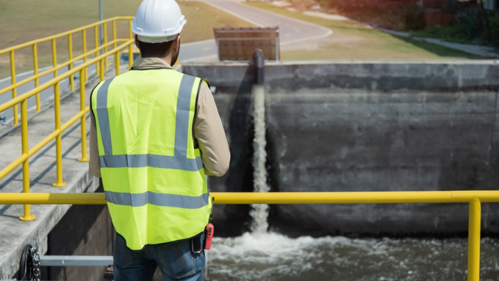 Коммунальный коллапс. В курортном городе Сочи, который наводнён туристами, регулярно что-то происходит