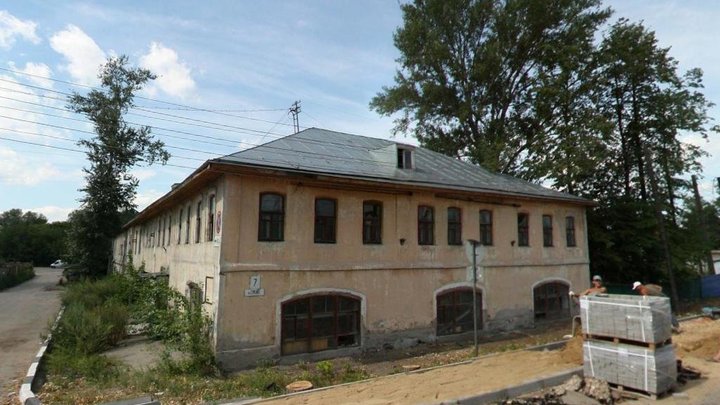 Исторический объект на Стрелке частично снесли при реконструкции