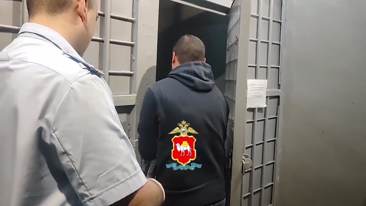 Сама виновата: родня цыгана, угрожавшего отрезать язык учительнице, обвинила её