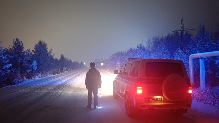 В Свердловской области ночной дождь со снегом превратил в катки северные автотрассы