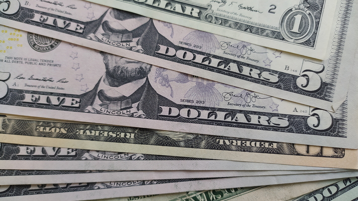 Банкир предупредил о курсе доллара по 250 рублей: Выход есть?