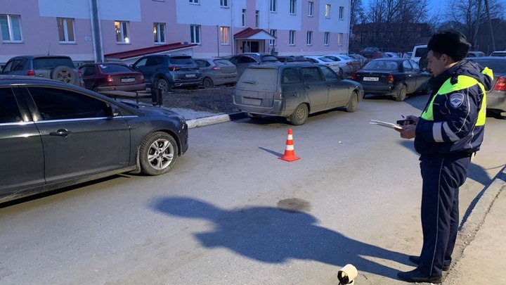 В Берёзовском под машину попал 7-летний мальчик