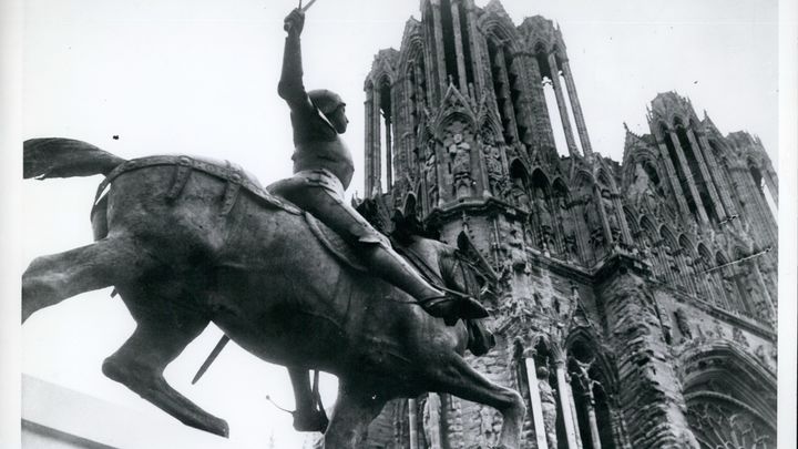 Шекспировские страсти: Британцы ради извращенцев покусились на католическую святую