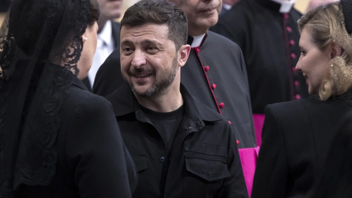 Зеленский на коленях: Украина готова купить защиту у Трампа на G7