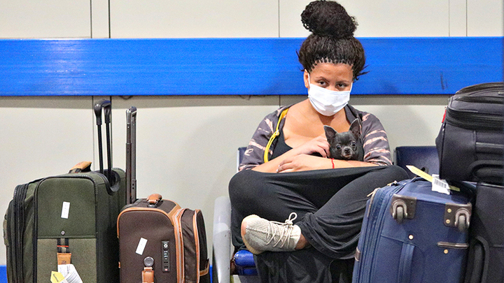 Не будут платить — не выпустим за границу. Государство продолжает прессинг должников