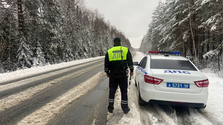 Свердловская ГИБДД предупреждает водителей о снегопадах на севере региона