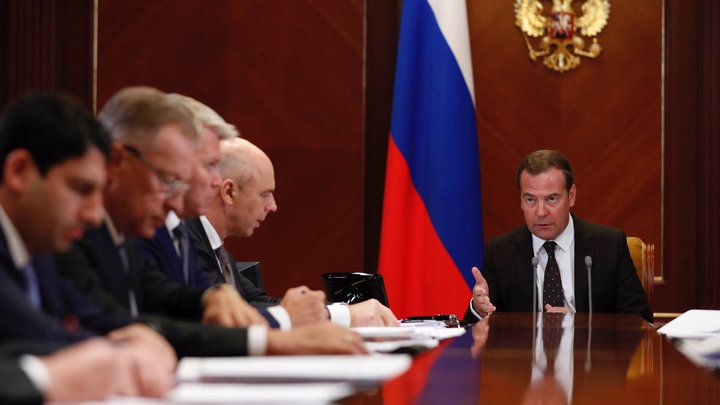 В Новосибирске Дмитрий Медведев назвал число принятых на службу контрактников