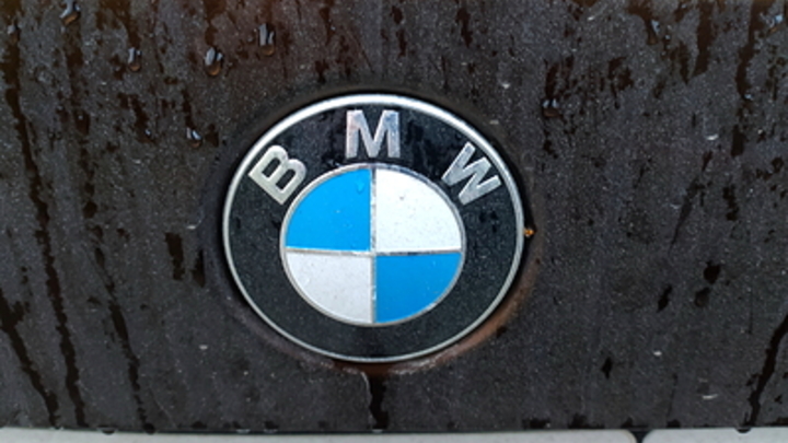 Ночь, BMW и блондинка: в Челябинске за нарушителем на иномарке гнались 9 экипажей ДПС