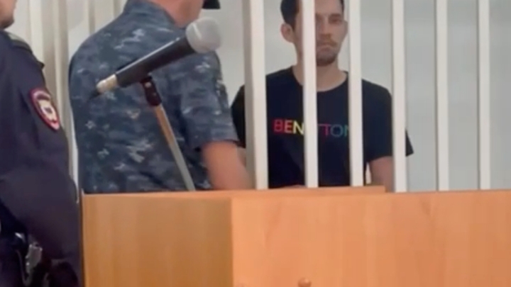 В Сочи на два месяца арестовали мужчину, до смерти избившего семилетнюю дочь своей подруги