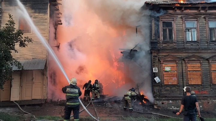 В нижегородском управлении охраны ОКН рассказали, что за дом горит на Грузинской