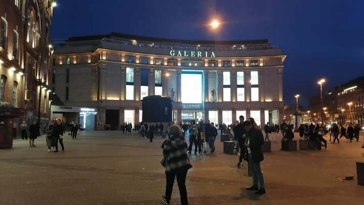 Петербуржцы стали реже ходить в ТЦ: посещаемость упала на 15 %