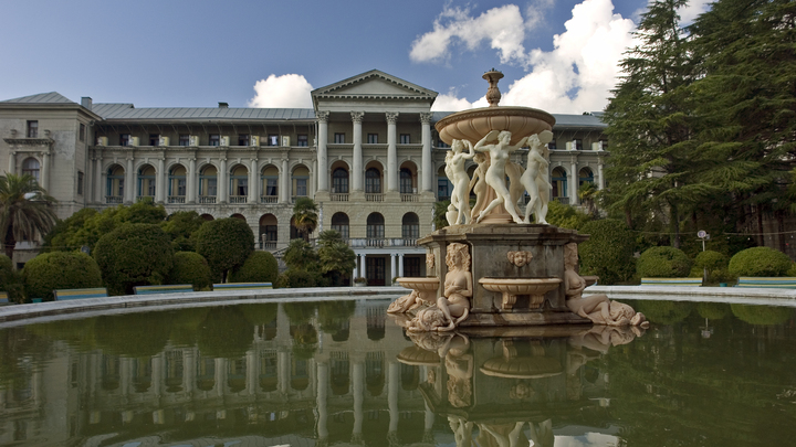 Больше 10 лет в запустении: В Сочи санаторий имени Орджоникидзе восстановят