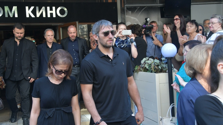 Причиной смерти отца Александра Овечкина мог стать рак