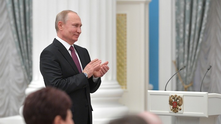 Президент России присвоил звание Героя Труда трактористу из Ростовской области