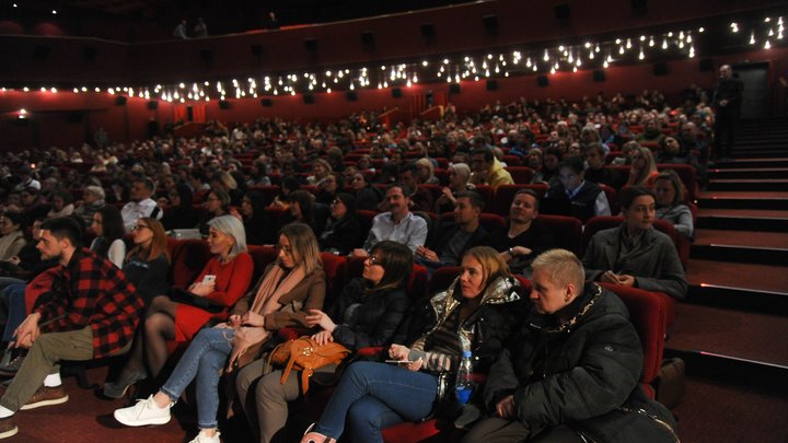 Какой фильм выйдет первым? Названа дата открытия кинотеатров в России