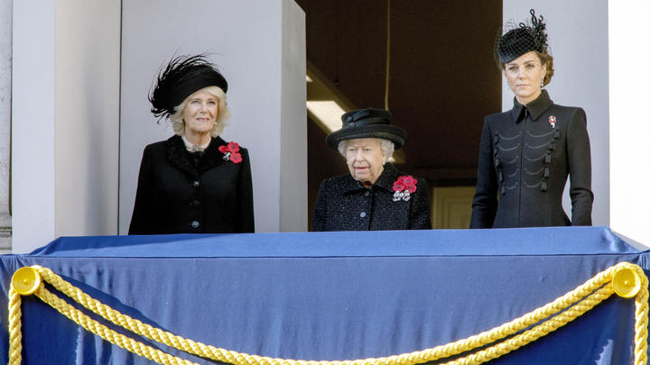 Давно пытается завоевать любовь британцев: Стало известно, кто сменит королеву Елизавету II