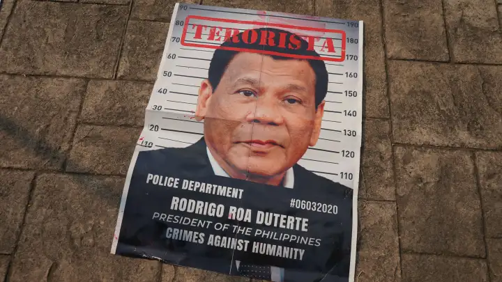 Экс-президента Филиппин задержали в Маниле по ордеру МУС