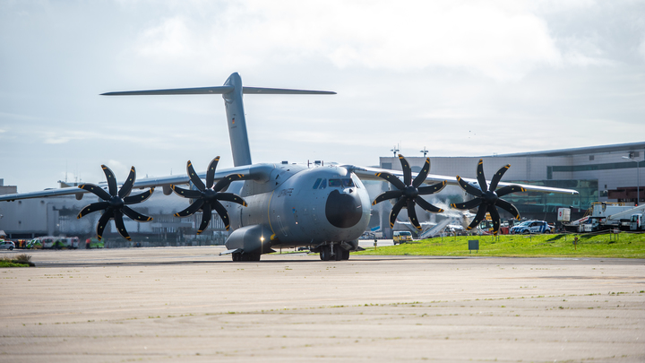 Десять грузовиков налички и техники: США готовят взрыв на границе с Россией - инсайдер