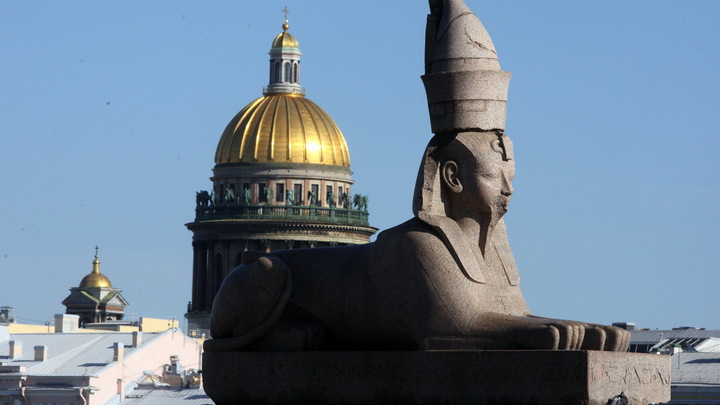 Модель извинилась за эротическое фото на фоне Исаакиевского собора: Заигралась немножко