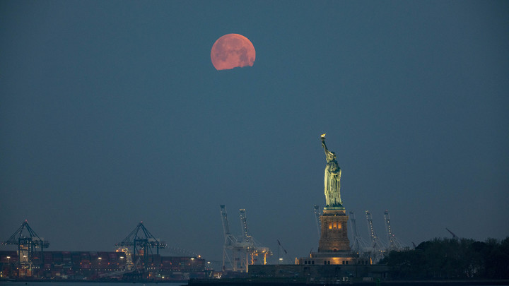 Начался новый этап колонизации: Политтехнолог - о том, как Запад блокирует развитие других стран