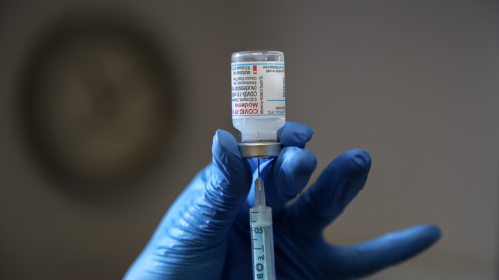 Учёные CDC заявили о снижении эффективности вакцины. Время укола не имеет значения