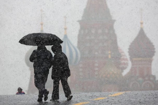 Бдыщ! - деревья валятся, взрыв, всё засыпало: Циклон Каэтано пришёл в Россию