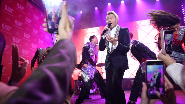 Поведение Баскова на съёмках Голубого огонька возмутило депутата: Такие кадры коробят