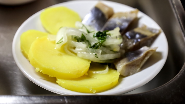 Страдают сердце и сосуды: Врачи назвали жирную еду, отказ от которой опасен для организма