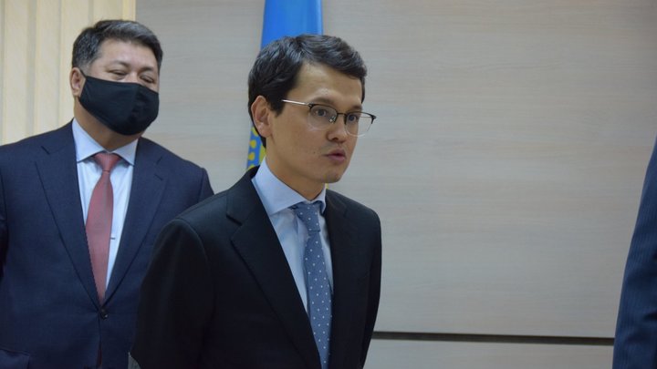 Министр Мусин объяснил казахстанцам, почему в республике плохо работает интернет