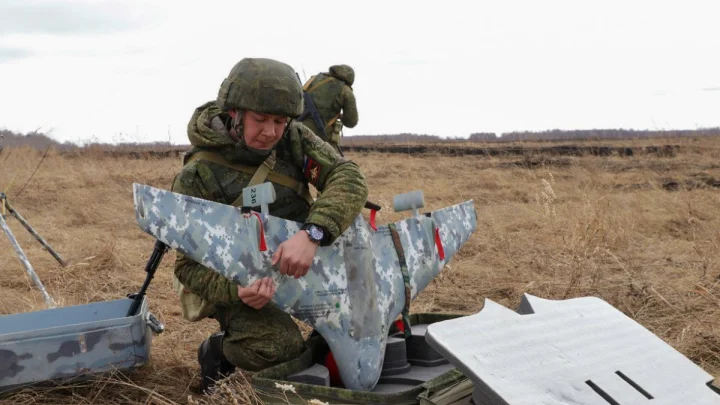 Армия России начала массово применять запуск FPV-дроны с крупных  «материнских» беспилотников
