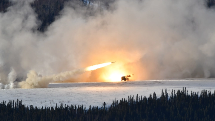 Появилось видео удара русских дронов по машине апокалипсиса под Купянском
