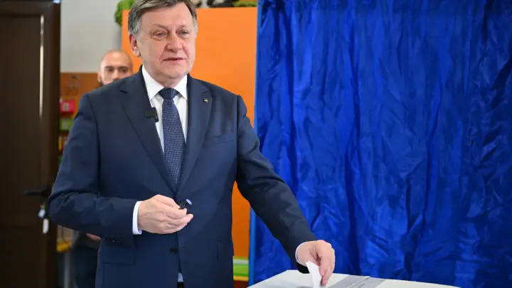 Крис Антонеску признал своё поражение на президентских выборах в Румынии в первом туре