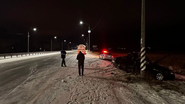 Намотало на столб: в Приоре с лысой резиной выжили не все