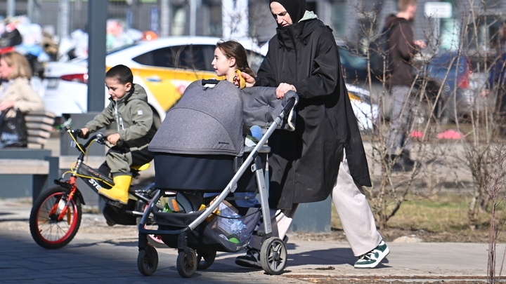 Мы своих перекормили?: Противник поблажек для мигрантов указал на диссонанс в законе