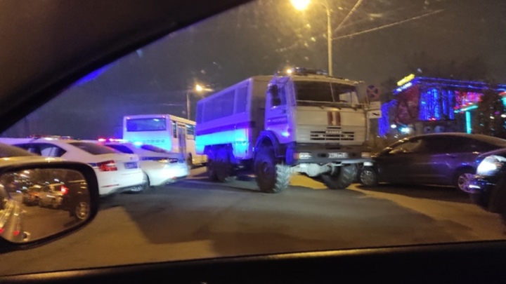 В Петербурге выходцы из Азербайджана устроили стрельбу на свадьбе – жители вызвали ОМОН и полицию