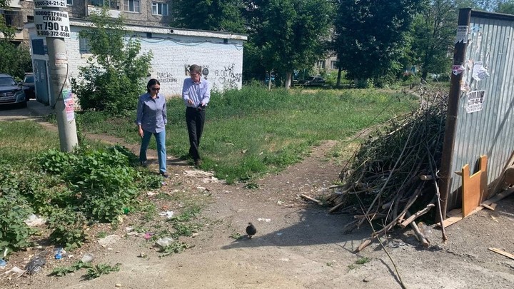 В челябинских дворах высадят цветы и уберут мусор