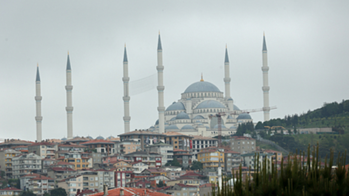 Наводнение в Стамбуле: Жители делятся кадрами апокалипсиса в городе