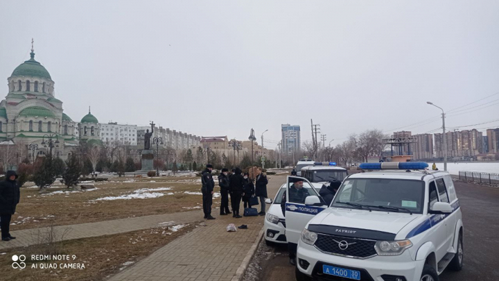 Серия нападений в центре Астрахани: Приезжие ограбили пенсионера и студента