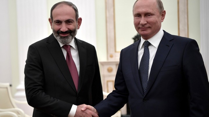 Путин познакомил после игры сборной России двух непримиримых врагов