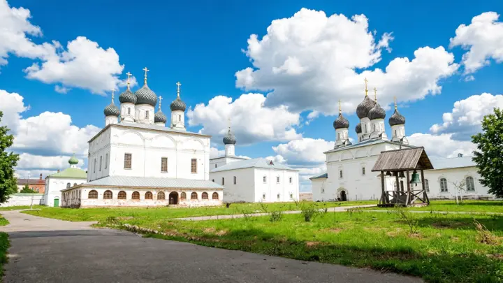 Победа над смертью вытесняет печаль: игумен Варфоломей — о Радонице