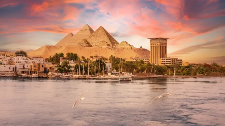 Эксперт Мкртчян: В каких странах русским грозит холодный прием